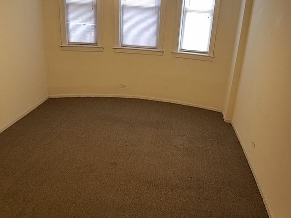 3rd image of 4934 N Winthrop Ave APT Bsmt