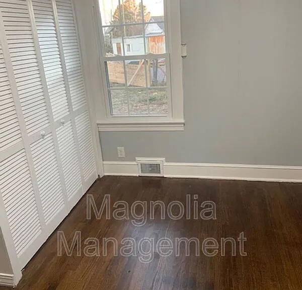 1027 William St — Photo 6