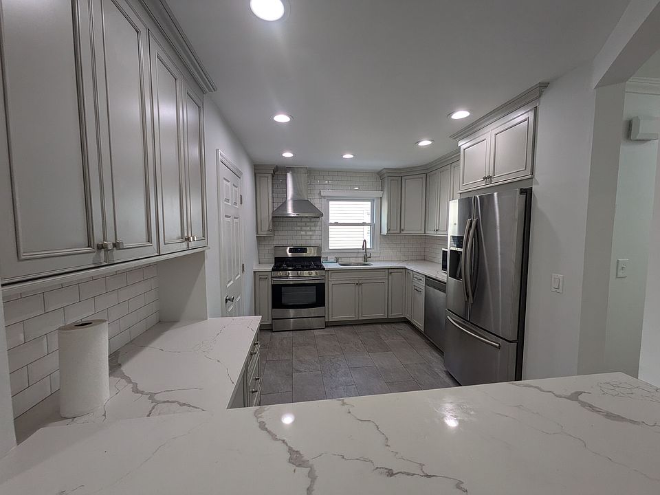 1st image of 34 Sandalwood Ave APT 1