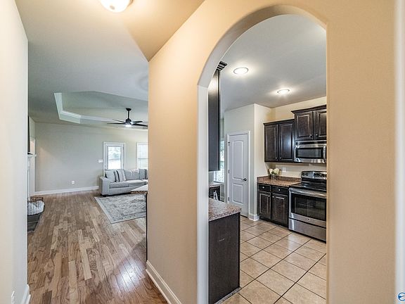 4th image of 139 Willow Tree Dr