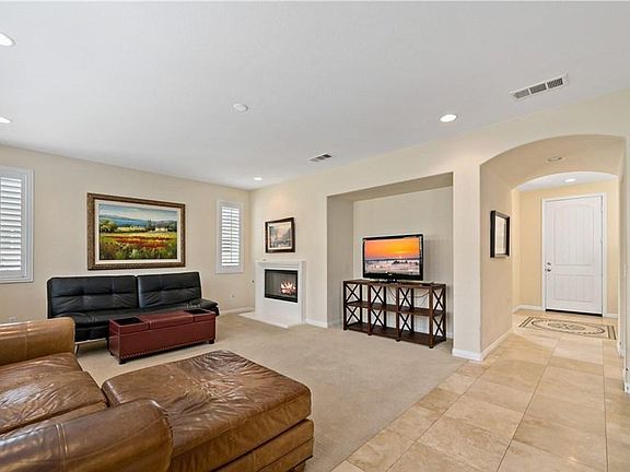 5th image of 40354 Trenton Ct