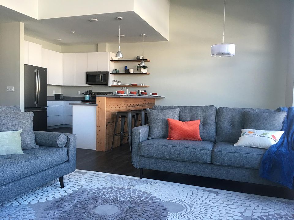 1st image of 1002 Burlington Ave #202