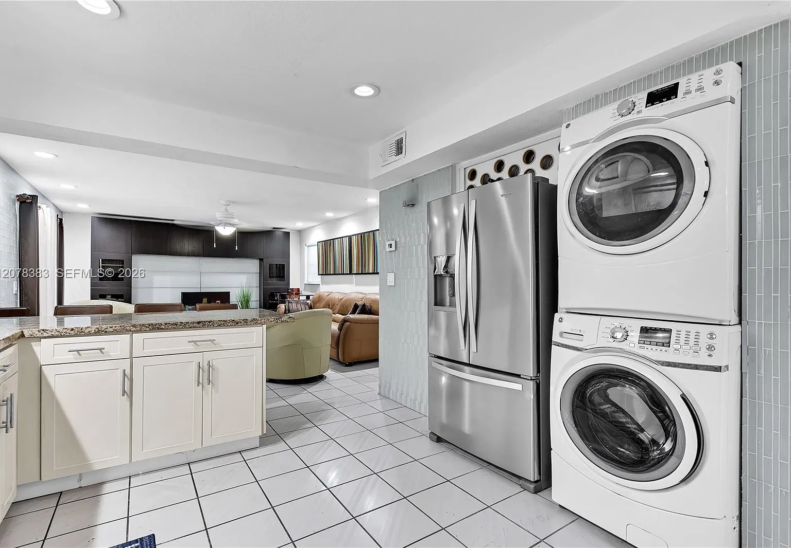 4 bed, 2408 sqft, $4,200 — Photo 4