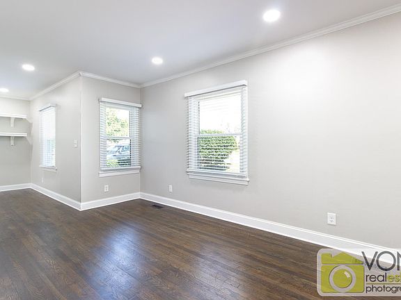 3rd image of 626 Burbank Cir SE