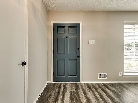 4th image of 1205 Kingsbridge Dr