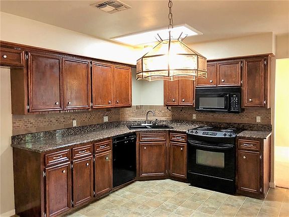 4th image of 3522 Picadilly Ln