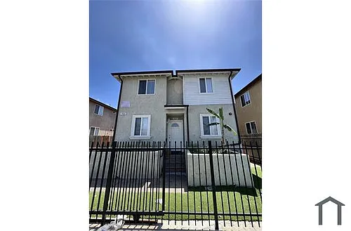 466 E 43rd Pl Photo 1