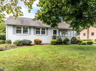 27 Mekeel Dr, Succasunna, NJ