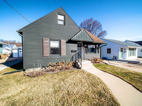 3rd image of 930 13th Ave NE