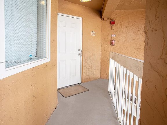 3rd image of 735 NW 92nd Ave