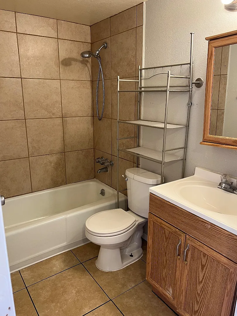 920 San Pedro Drive Southeast - 920-3 — Photo 2