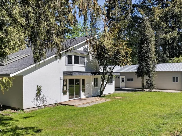 400 Manse Rd, French Creek, BC V9Y 2B2