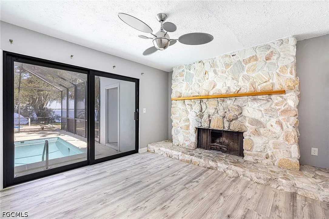 3 bed, 2.0 bath, 1468 sqft, $3,500 — Photo 4