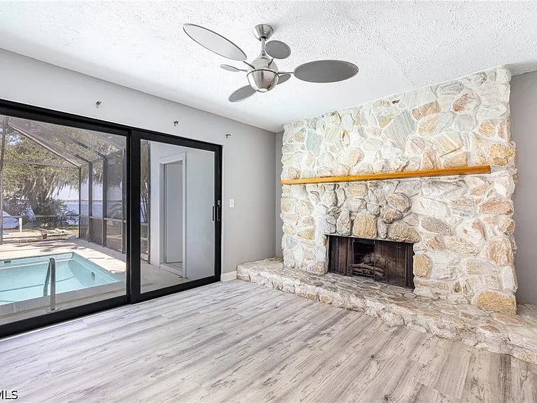 3933 E River Dr — Photo 4