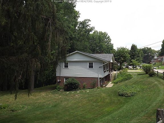 3rd image of 626 Gordon Dr