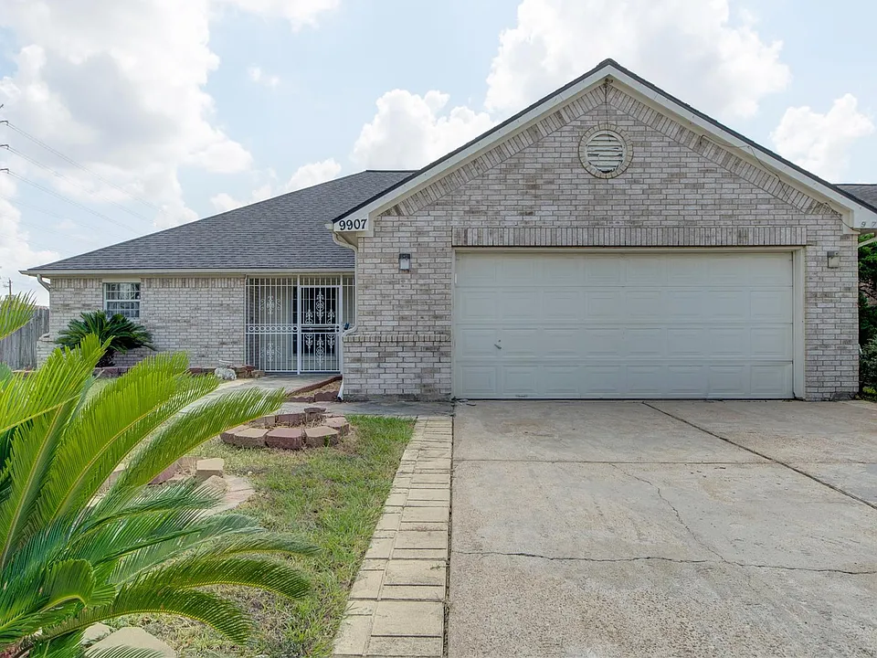 9907 Golden Glen Dr