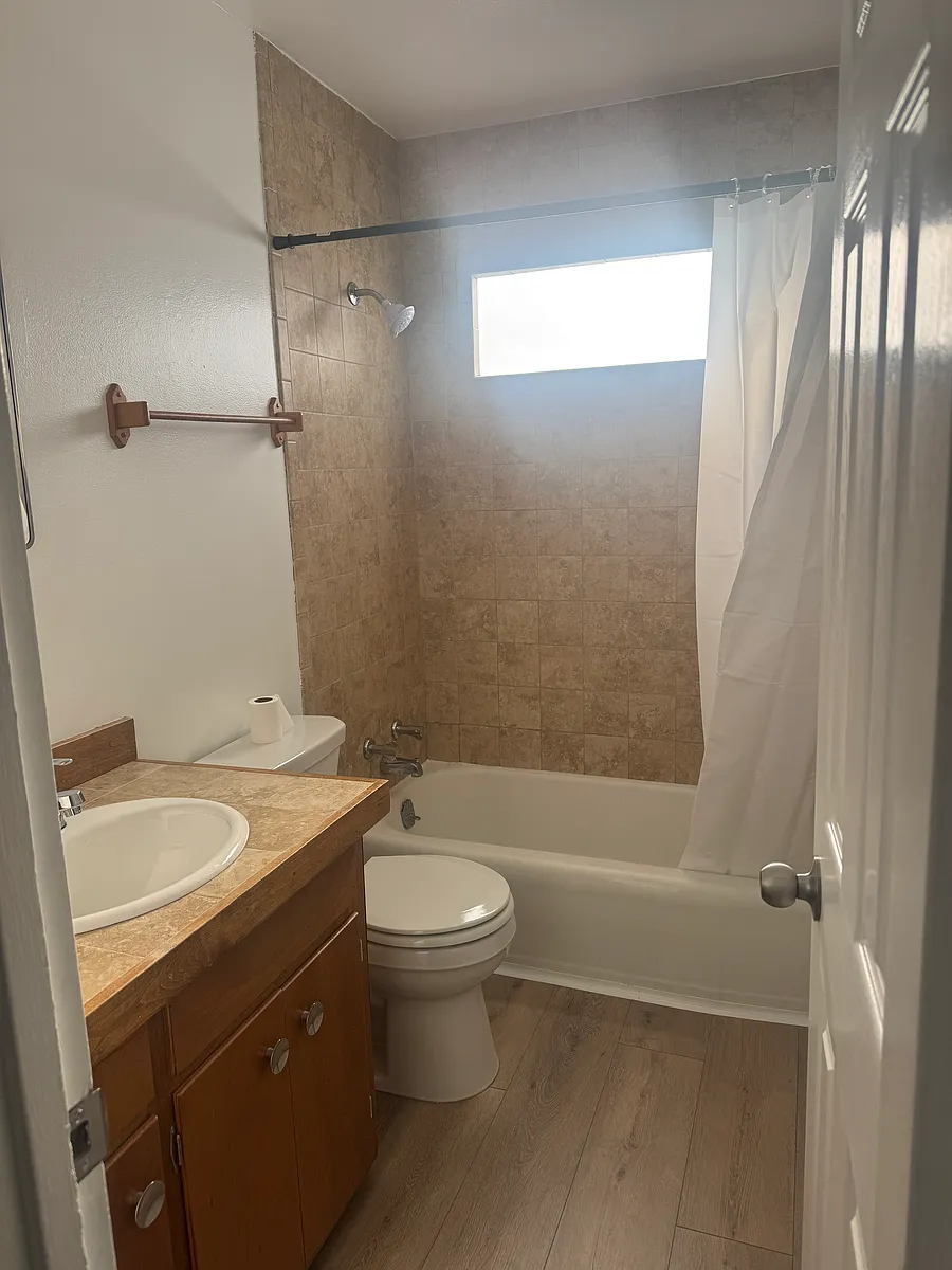 Building Photo - 2112 4th St NE #2