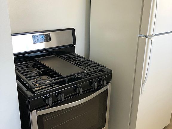 4th image of 4678B Cherokee Ave #4678-B