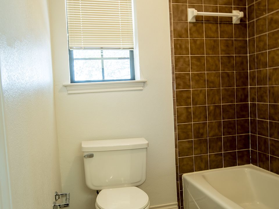 Room 2 & Room 3 Bathroom.