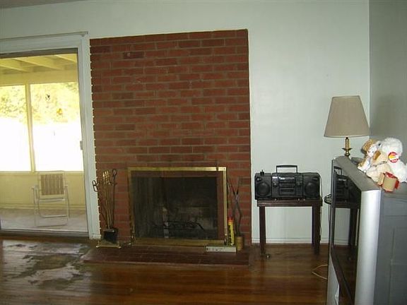 Livingroom with Fireplace