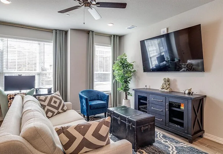 2921 Mare Dr — Photo 3