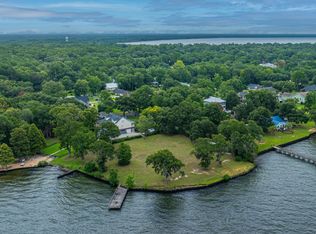 112 Chapel Hill Dr, Bonneau, SC 29431