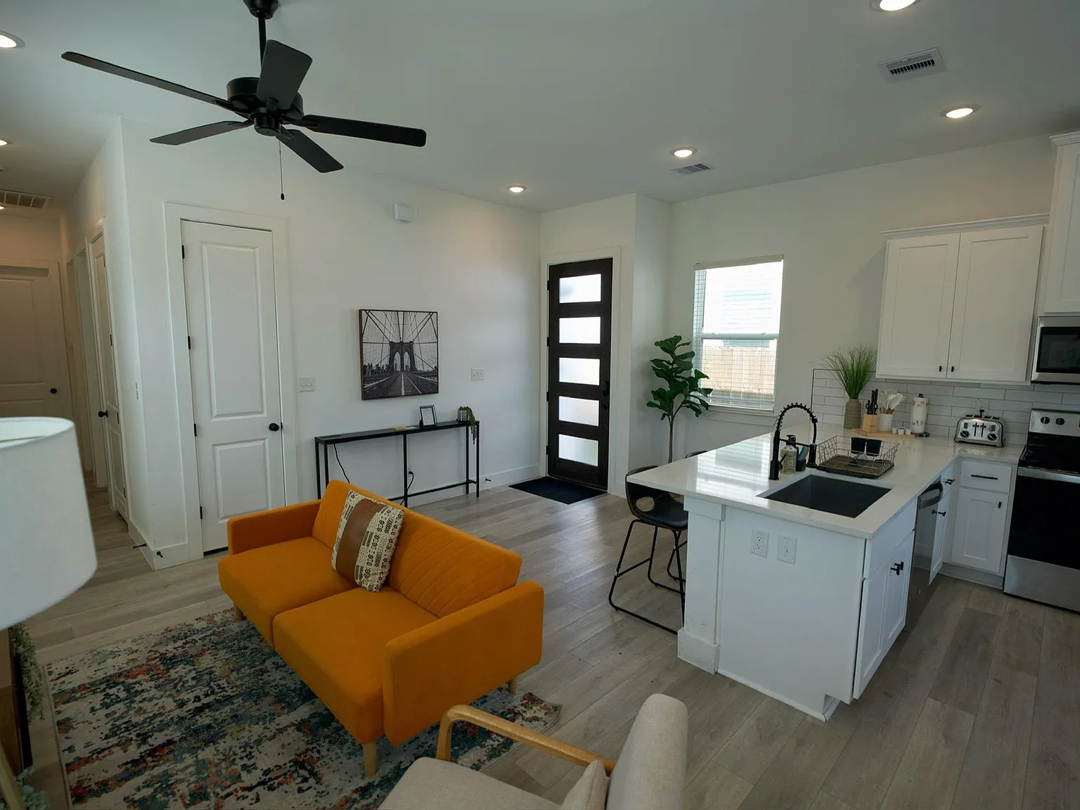 2 bed, 2.0 bath, $1,600 — Photo 2