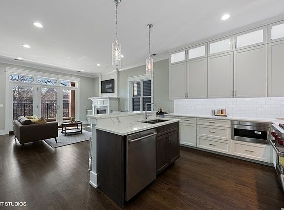 5th image of 3813 N Kenmore Ave #2N
