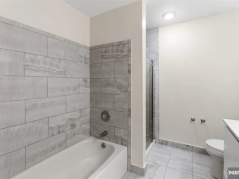 28 Garden Pl #163 — Photo 10
