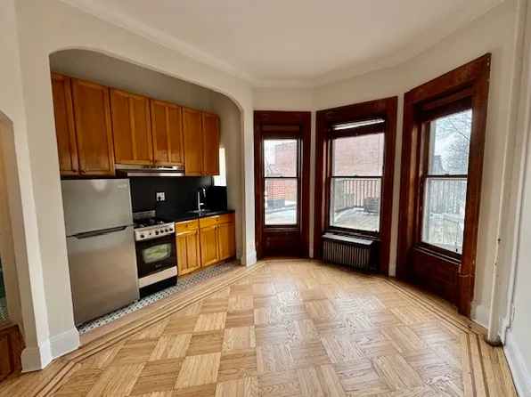 196 8th Avenue image 1 of 9