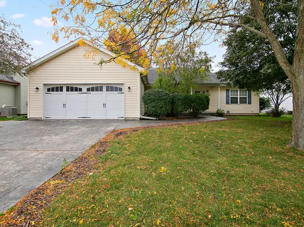 374 S McGuire Dr, Manteno, IL 60950