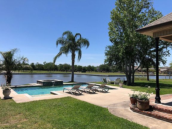 4th image of 400 Tigerlily Dr
