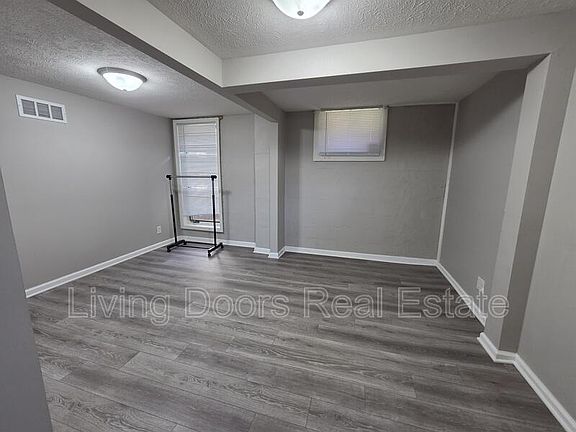 4th image of 1445 Plum St