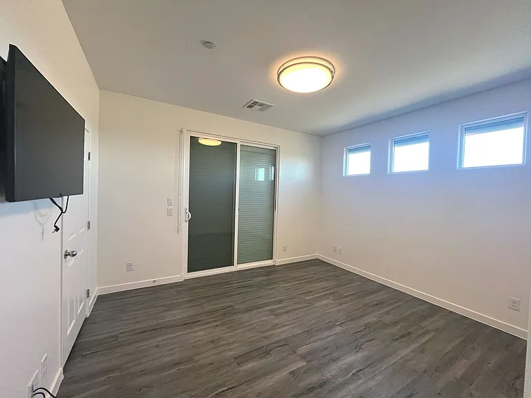 1533 Franklin Ln — Photo 33