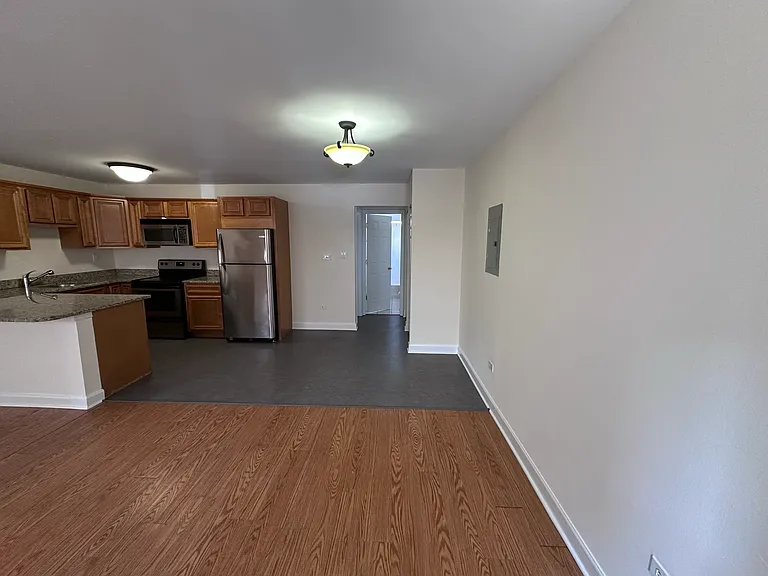 1004 Des Plaines Ave — Photo 1