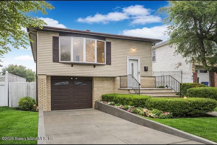 1st image of 727 Stafford Ave