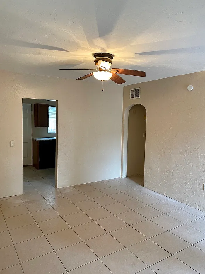 1 bed, 1.0 bath, 676 sqft, $850 — Photo 2
