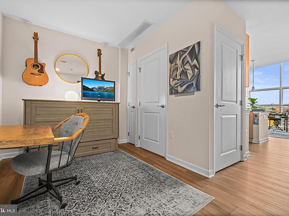 4th image of 444 W Broad St Unit 617