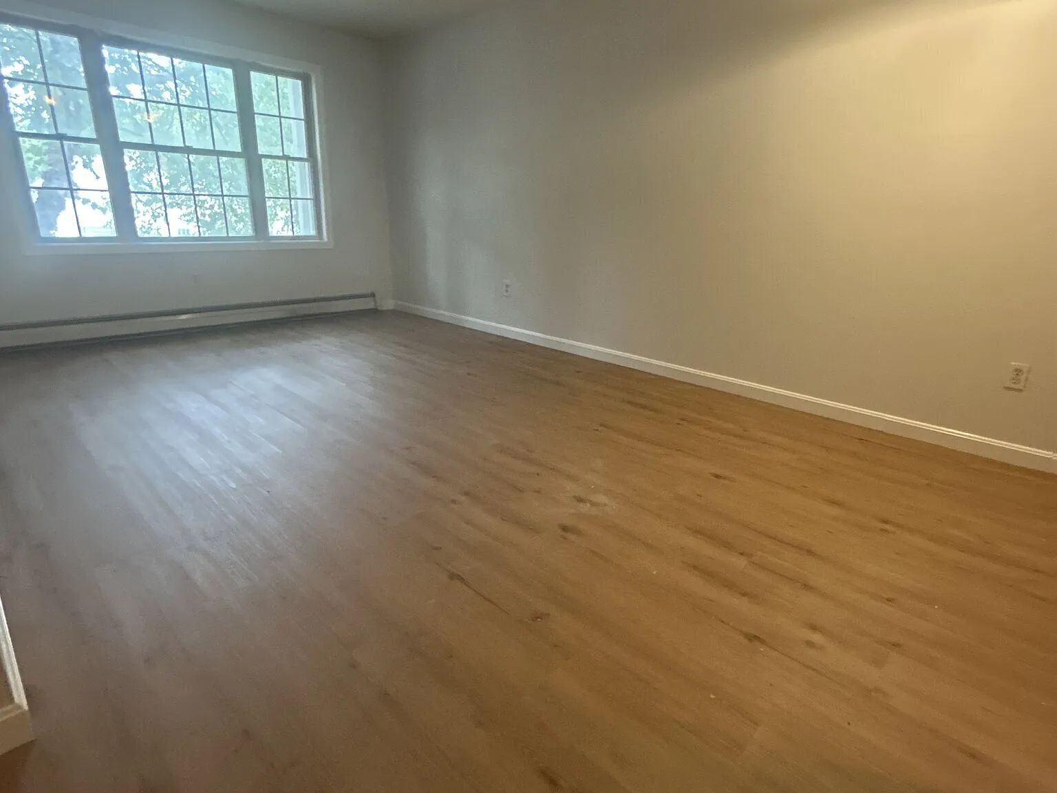 1 BR Available Now! H/HW Included! Housing Programs Welcome — Photo 3