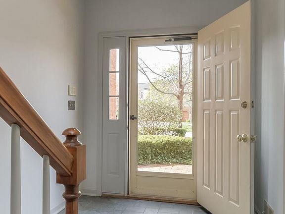 4th image of 912 Taborlake Ct