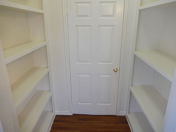 5th image of 513 N Grand Ave
