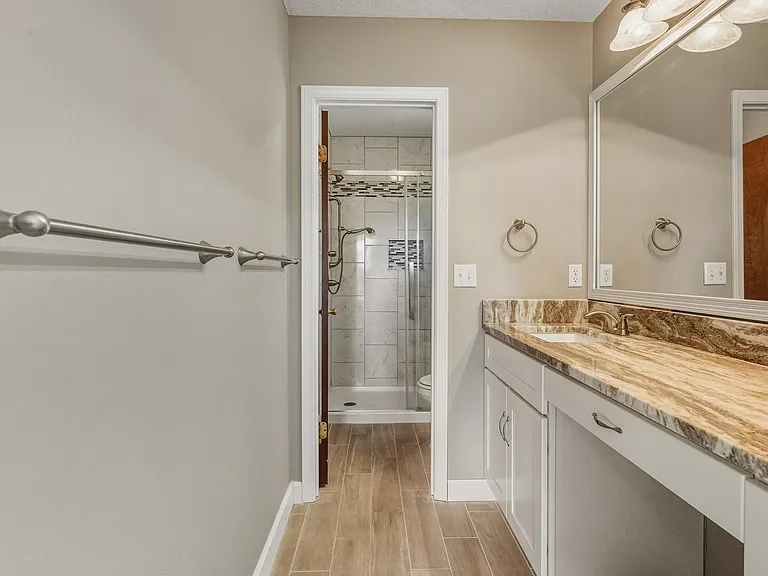 206 Esmond Ct — Photo 33