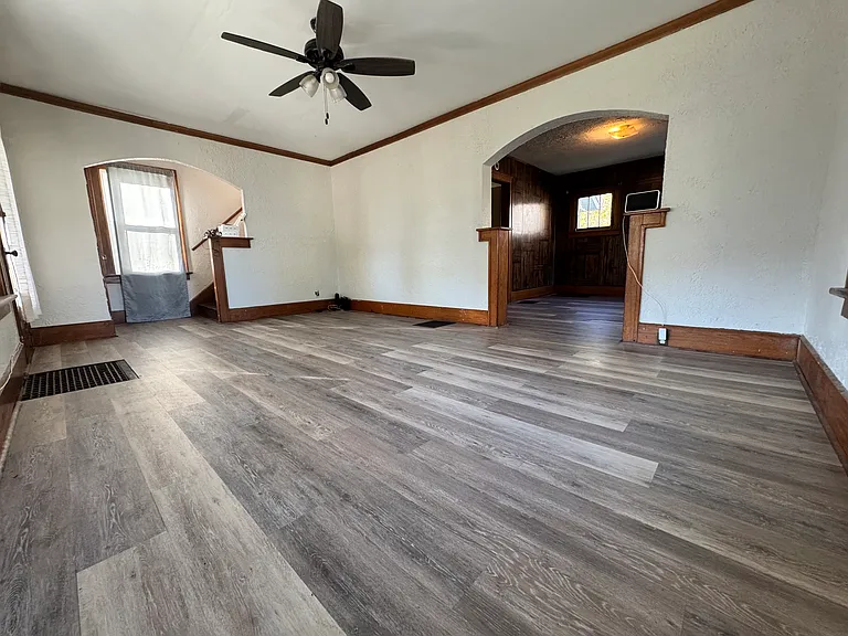 1028 Kenilworth Ave — Photo 2