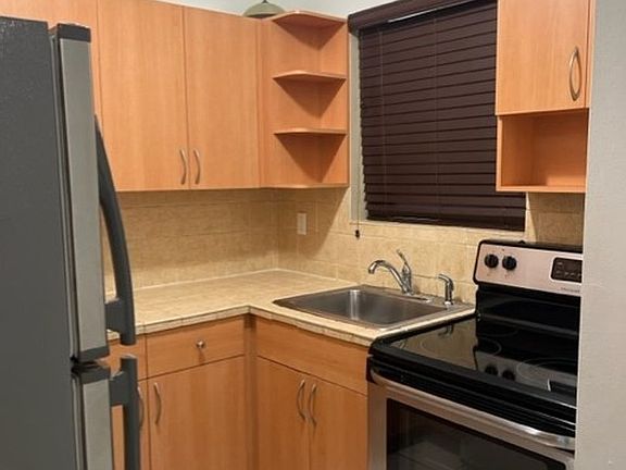 5th image of 545 Coral Way APT 4