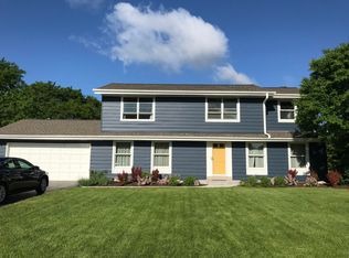 W224N2437 Meadowood Ln, Waukesha, WI 53186