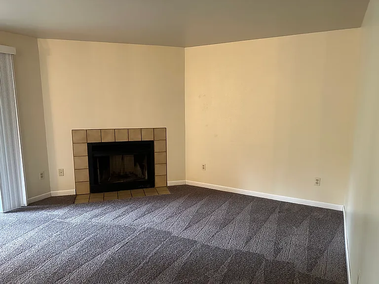 1690 NE Pleasant St #102 — Photo 8
