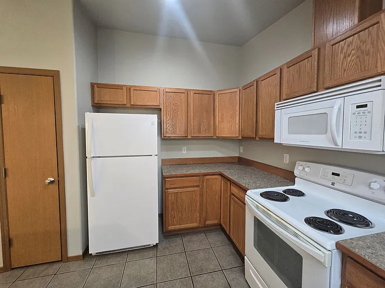 500 E Kristen Ave — Photo 7