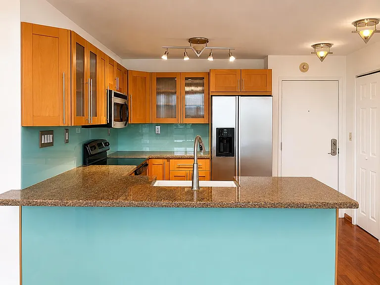 600 NE 36th St #309 — Photo 4