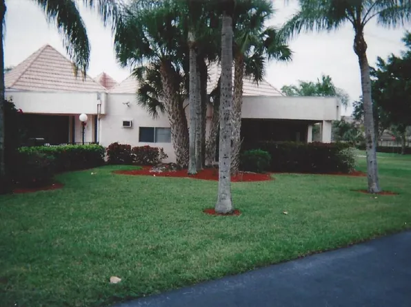 101 Forest Lakes Blvd, Naples, FL 34105