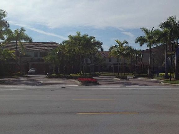 2nd image of 129 Riverwalk Cir W